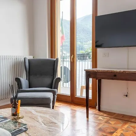 Bellini - Private Terrace & Garage Appartement Moltrasio